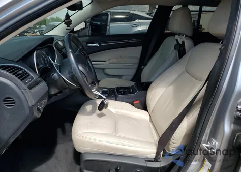 2015 Chrysler 300 Limited z USA, uszkodzony, nr VIN 2C3CCAAG5FH735894